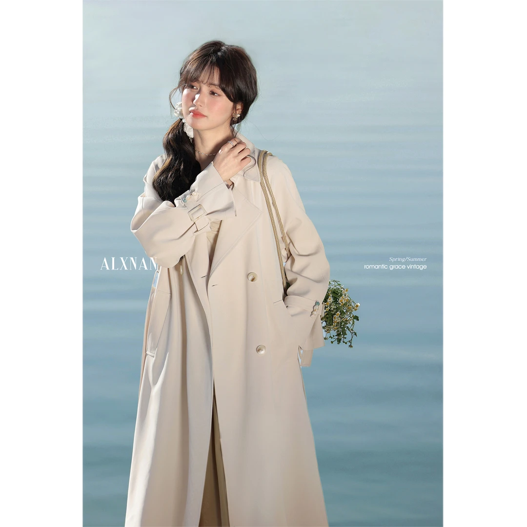 鹿向南「香榭大道」25年春季新款杏色高级感风衣L52817