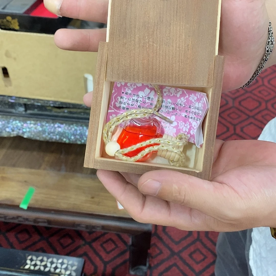 紫檀木类书柜若****行红木家具的设计风格