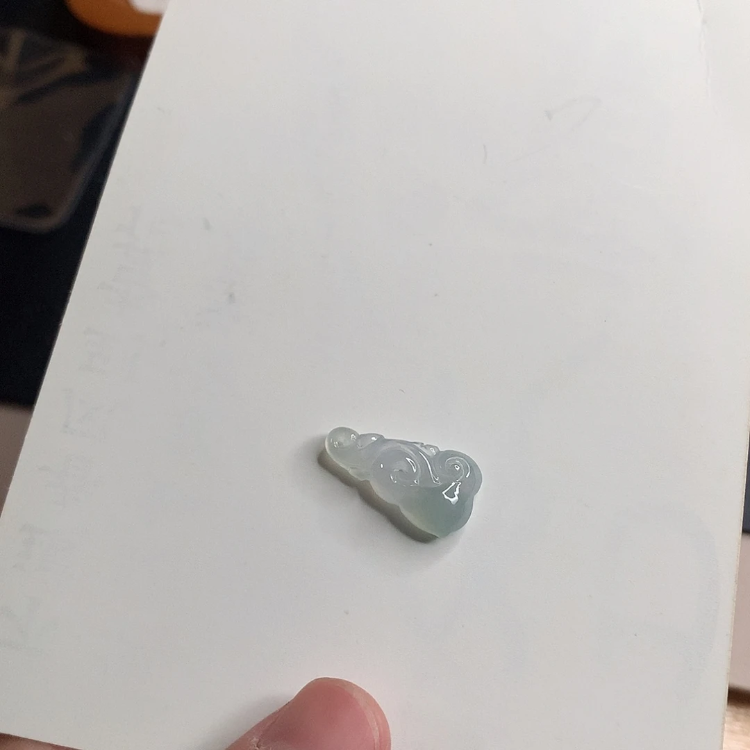 翡翠未镶嵌颈饰如意