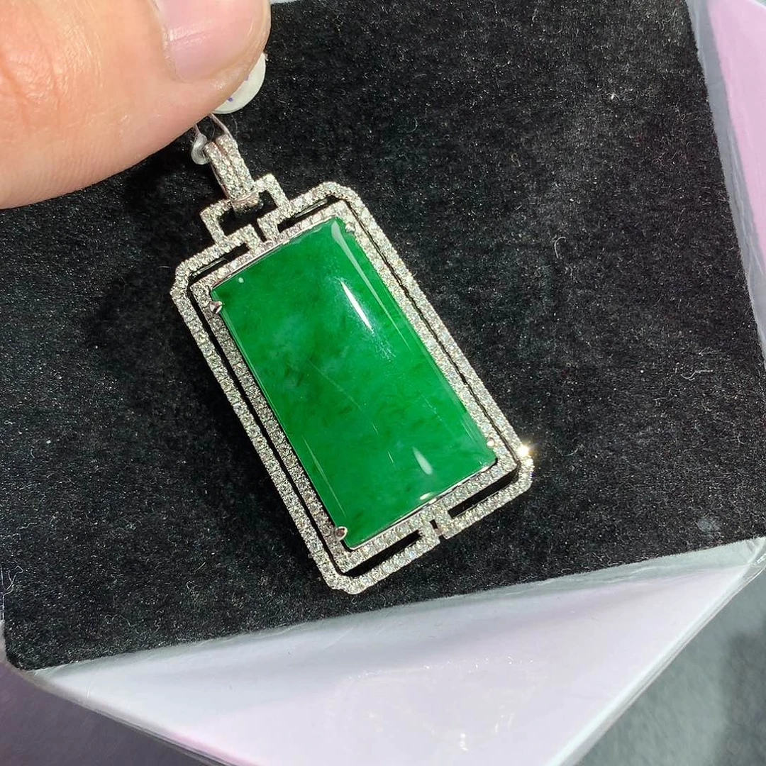 翡翠吊坠(赠链)18K金镶嵌