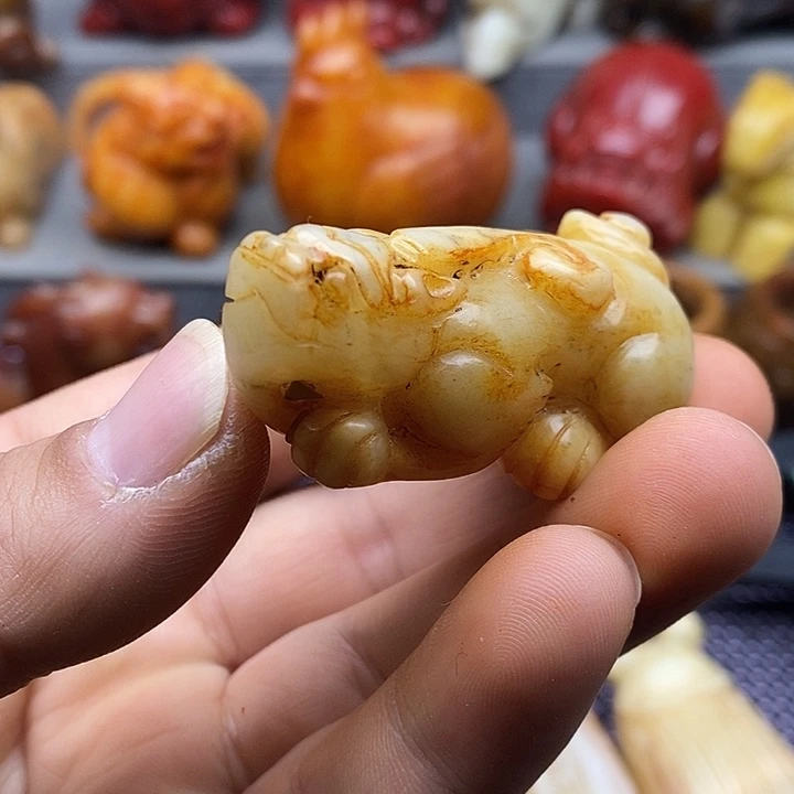 未镶嵌蛇纹石玉颈饰