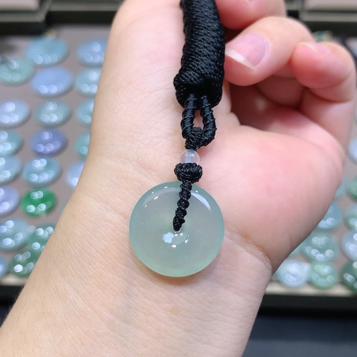 翡翠未镶嵌颈饰平安扣