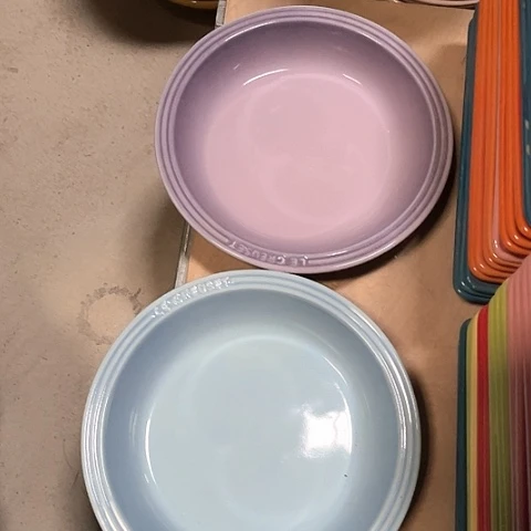 微瑕，不能明火，口径20厘米，高度4篮，紫针孔拖釉