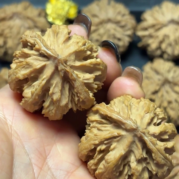 踏***雪文玩核桃吊坠秦岭灯笼21