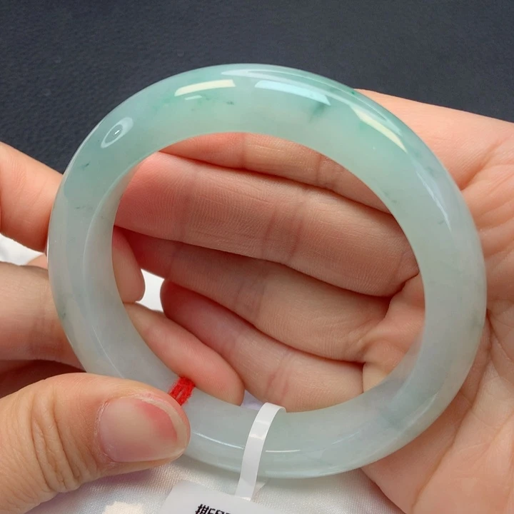 翡翠手镯未镶嵌58圈