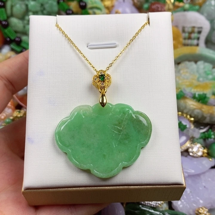翡翠未镶嵌吊坠(赠链)