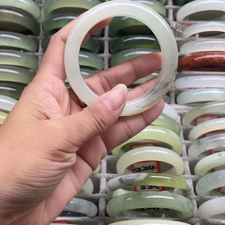 蛇纹石玉未镶嵌手镯237