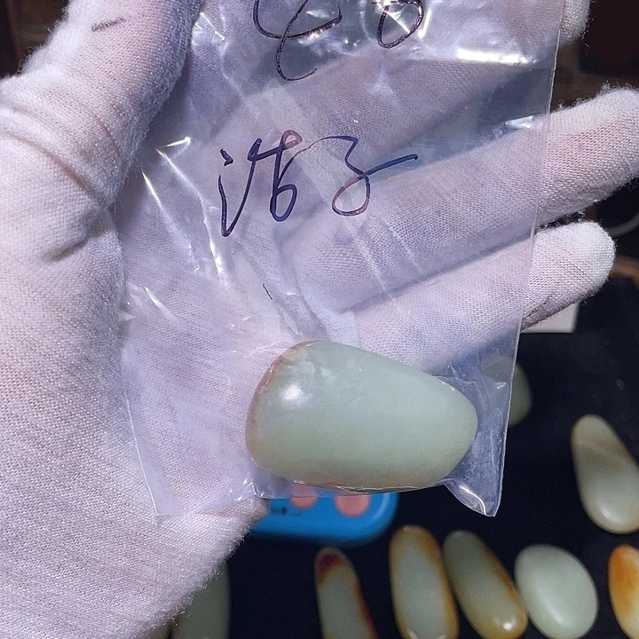 浩***子和田玉（糖玉）未镶嵌挂件