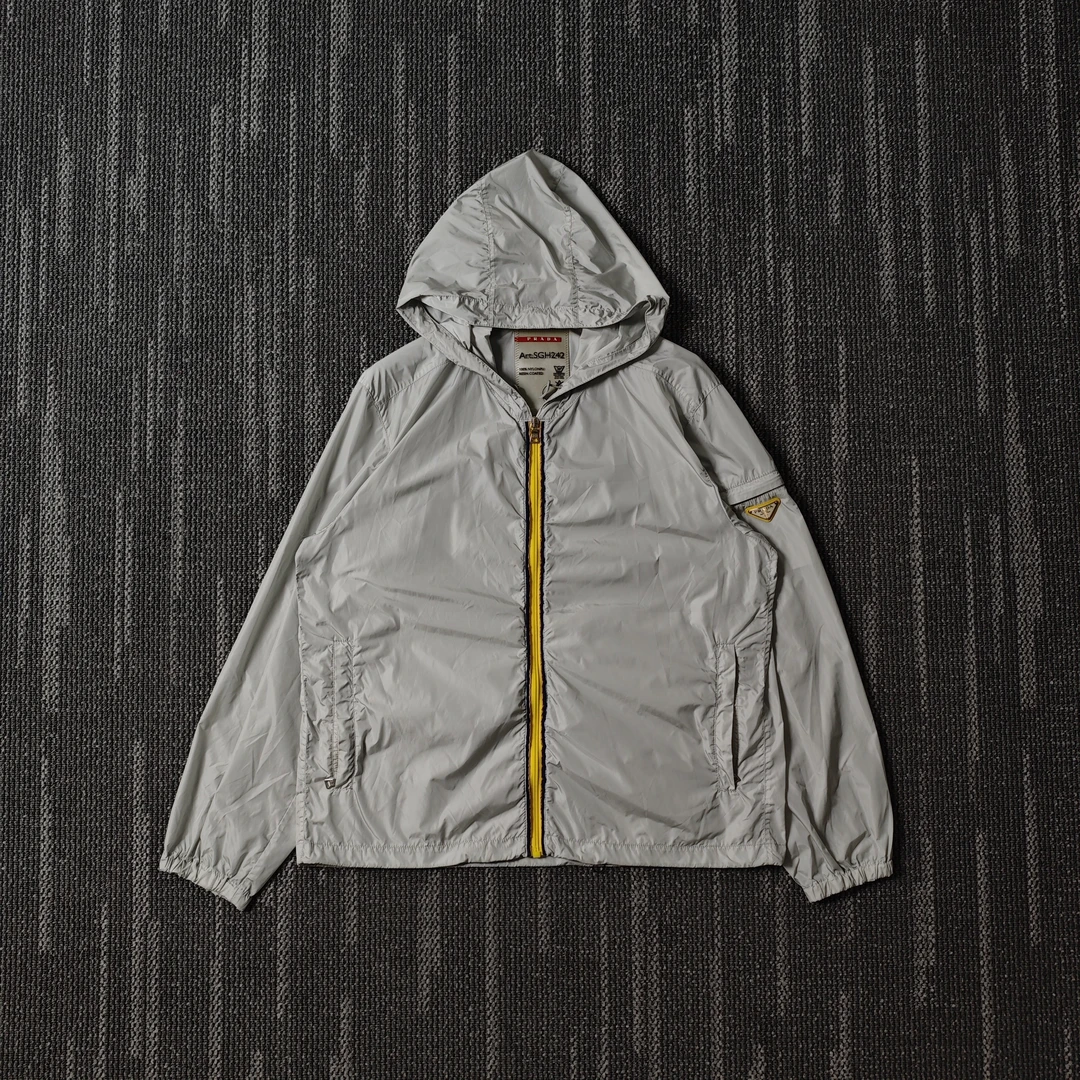 99新 Prada/普拉达 三角标logo连帽拉链冲锋衣外套/XXL码/7755