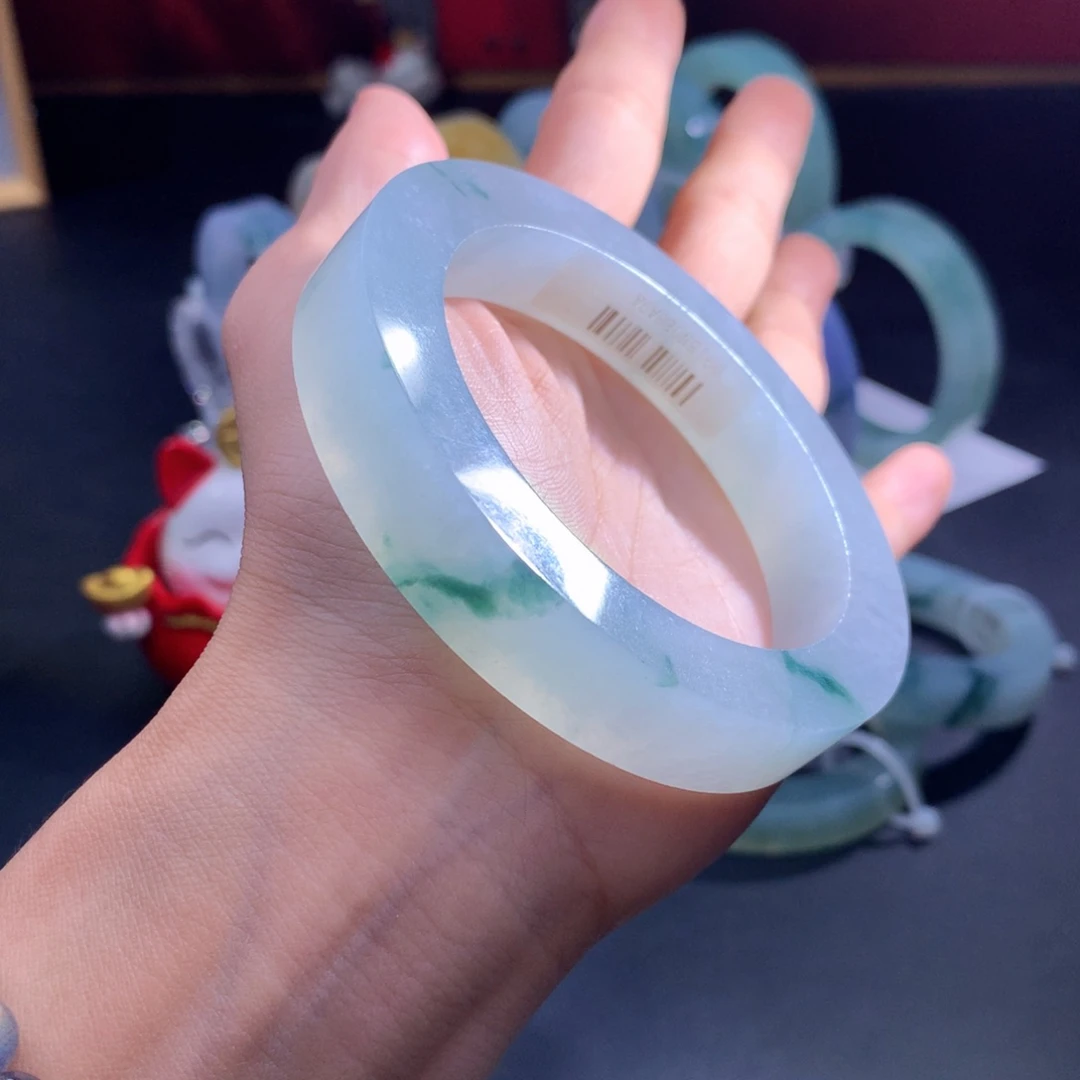 定制翡翠未镶嵌翡翠手镯