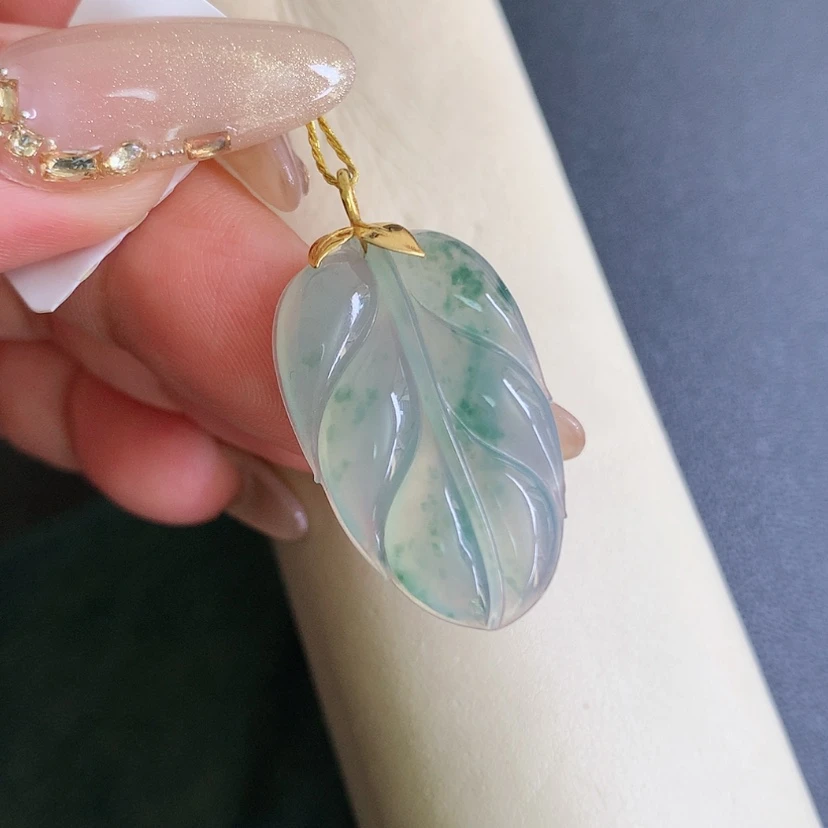 【闪购商品】翡翠颈饰18K金镶嵌叶子
