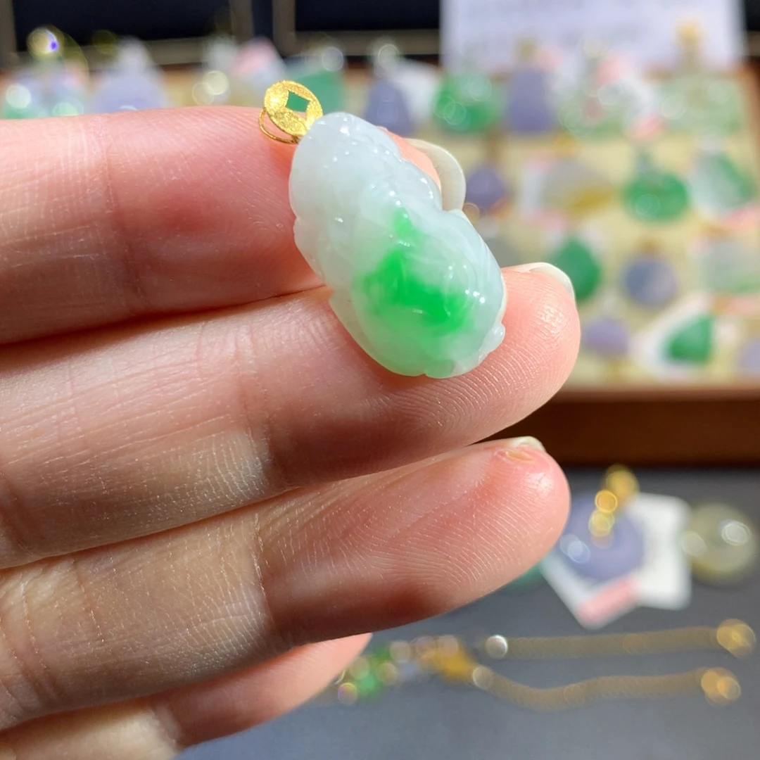 翡翠18K金镶嵌颈饰