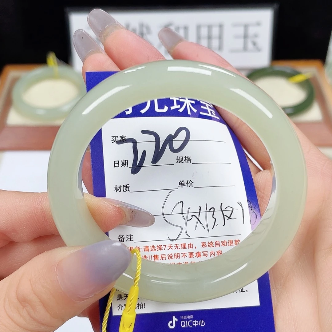 和田玉手镯未镶嵌