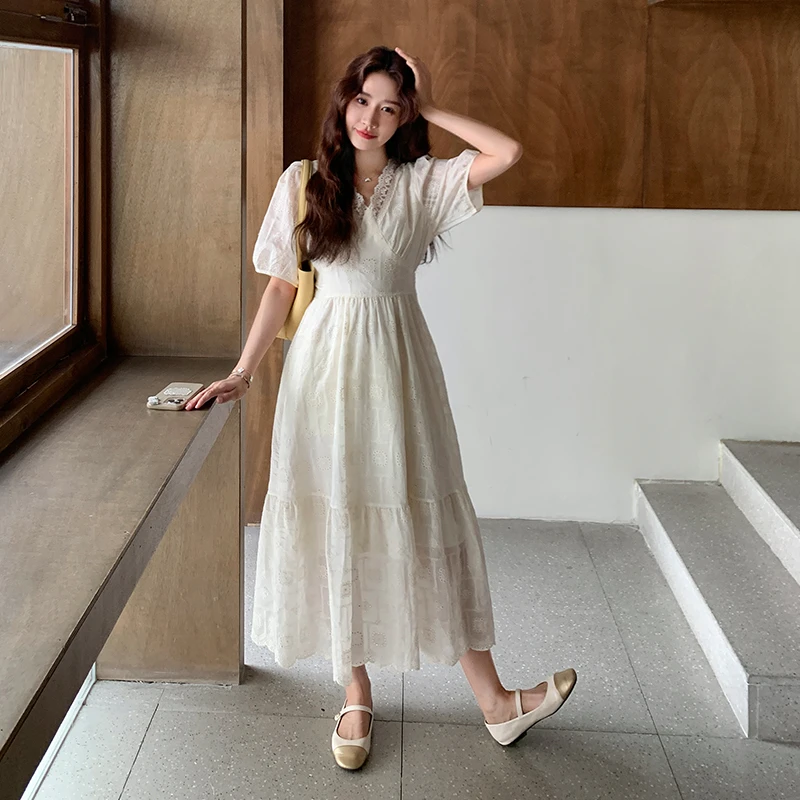 法式镂空蕾丝花边连衣裙女2025夏季新款休闲气质显瘦绝美爆款裙子