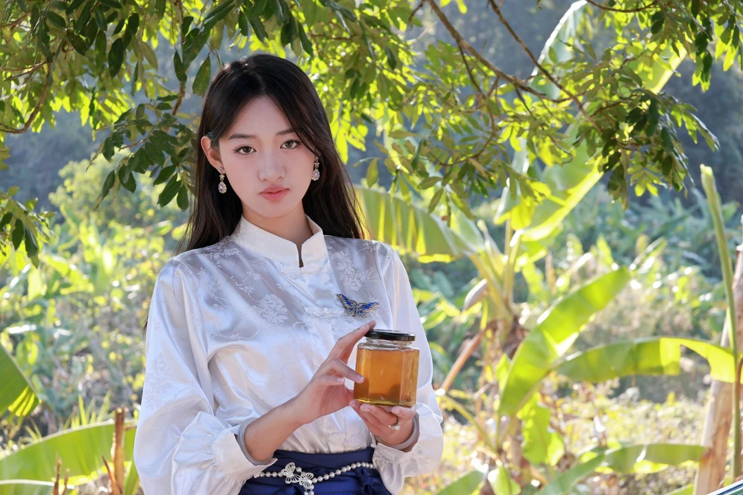 岭南地区两斤深山鸭脚木土蜂冬蜜半斤