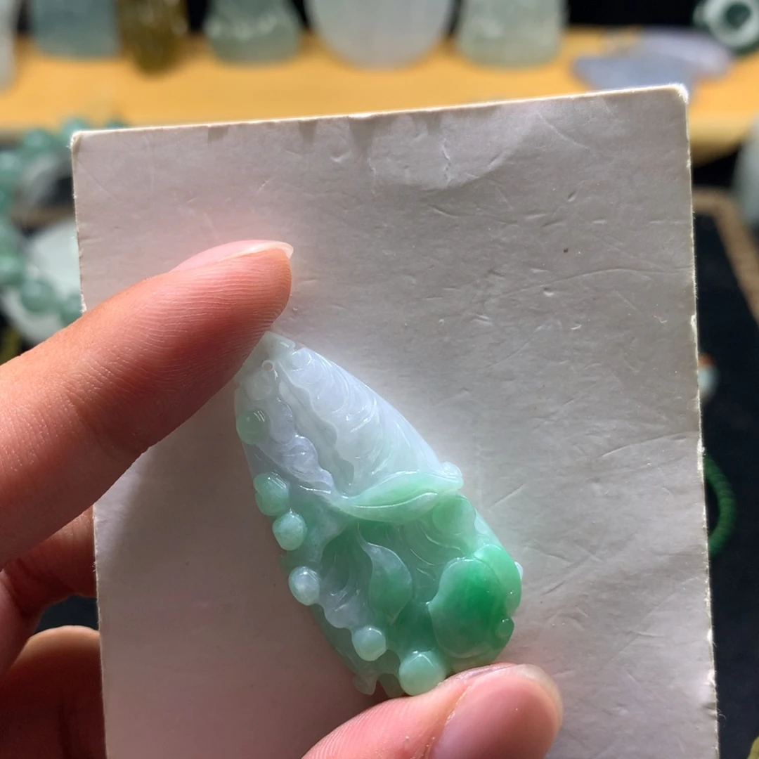 尾***莉翡翠未镶嵌颈饰000