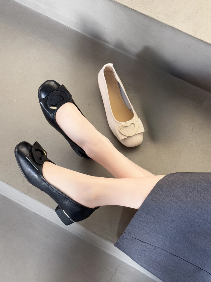 2025春夏新款大码女鞋41一43浅口软底休闲小皮鞋舒适百搭大号单鞋