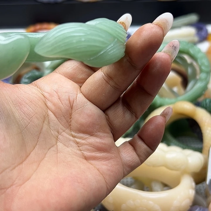 未镶嵌手镯石英岩玉喜*
