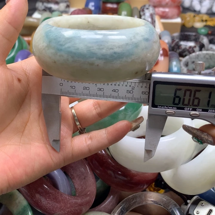 未镶嵌手镯石英质玉