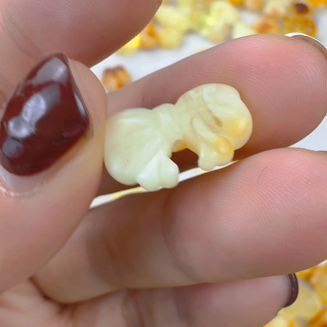 琥珀未镶嵌裸石全品 18×10.8×5mm