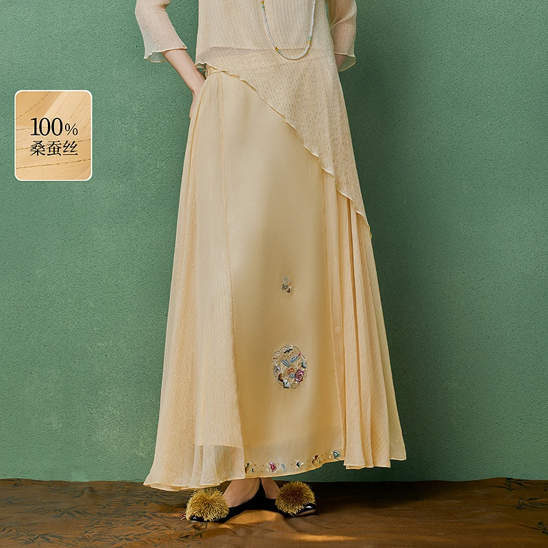 生活在左真丝轻凉马面裙绣花优雅收腰新中式2025夏季新品半身裙女