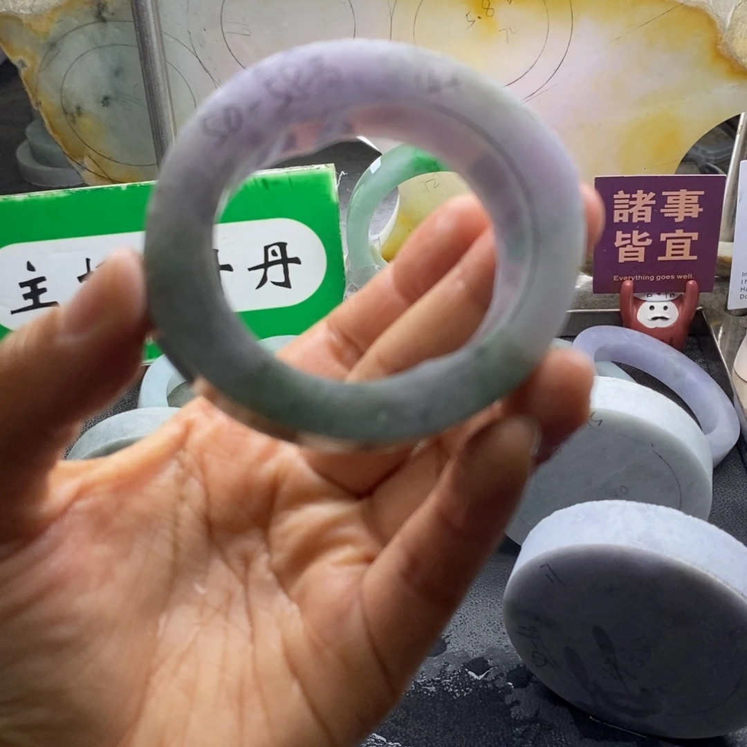 定制翡翠未镶嵌翡翠手镯