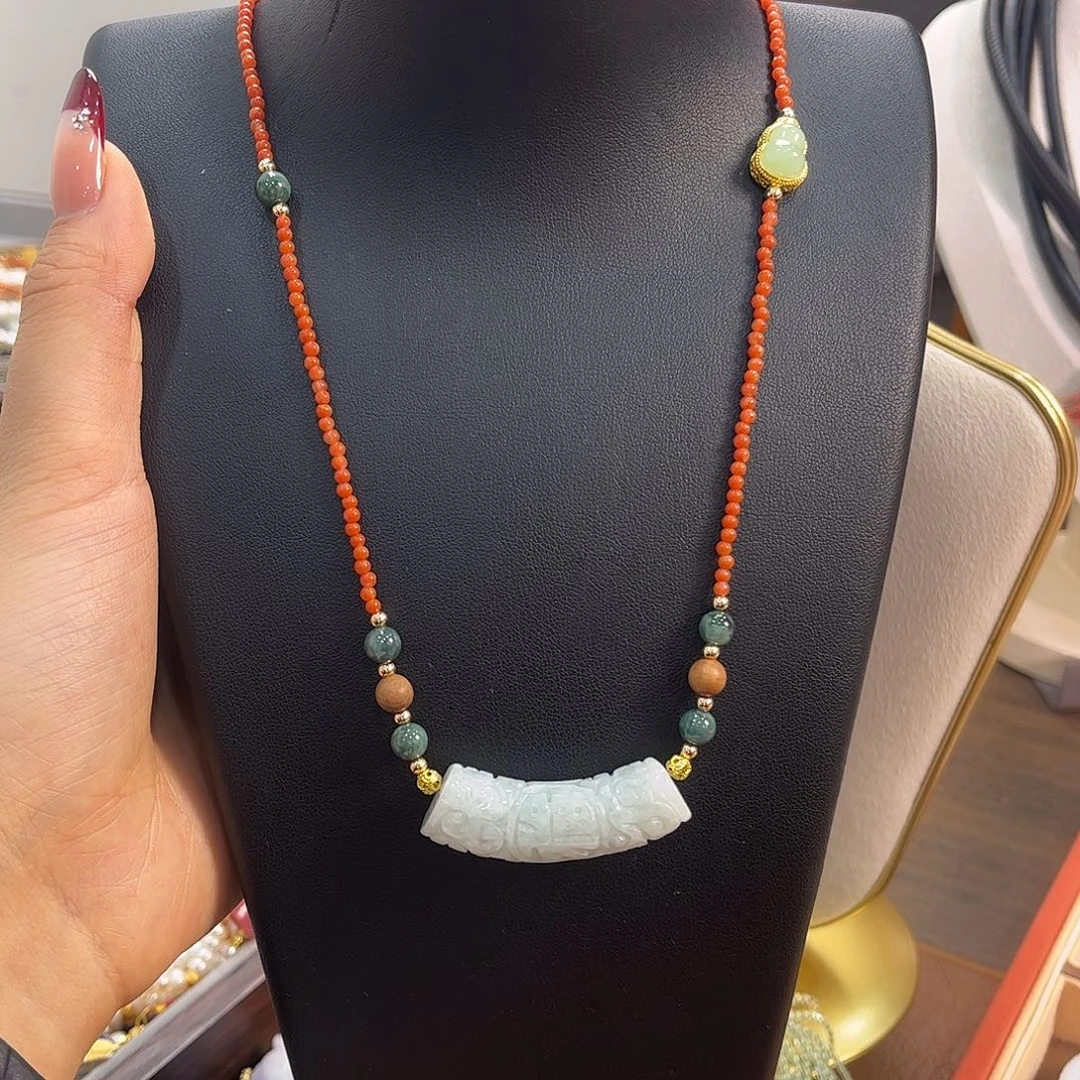 翡翠未镶嵌颈饰炸