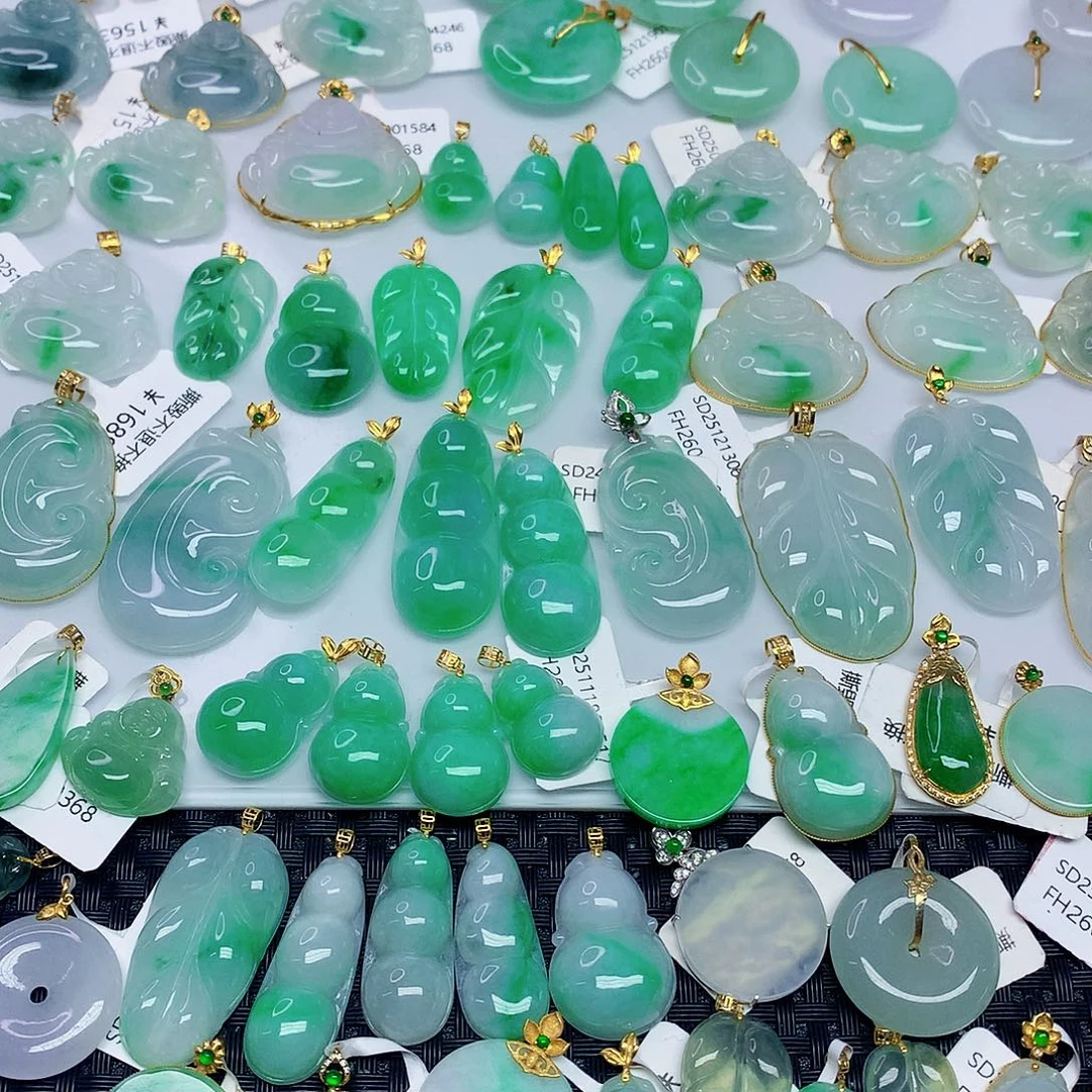 翡翠未镶嵌颈饰33556677