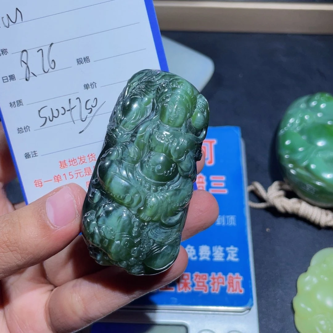颈饰未镶嵌和田玉心**水