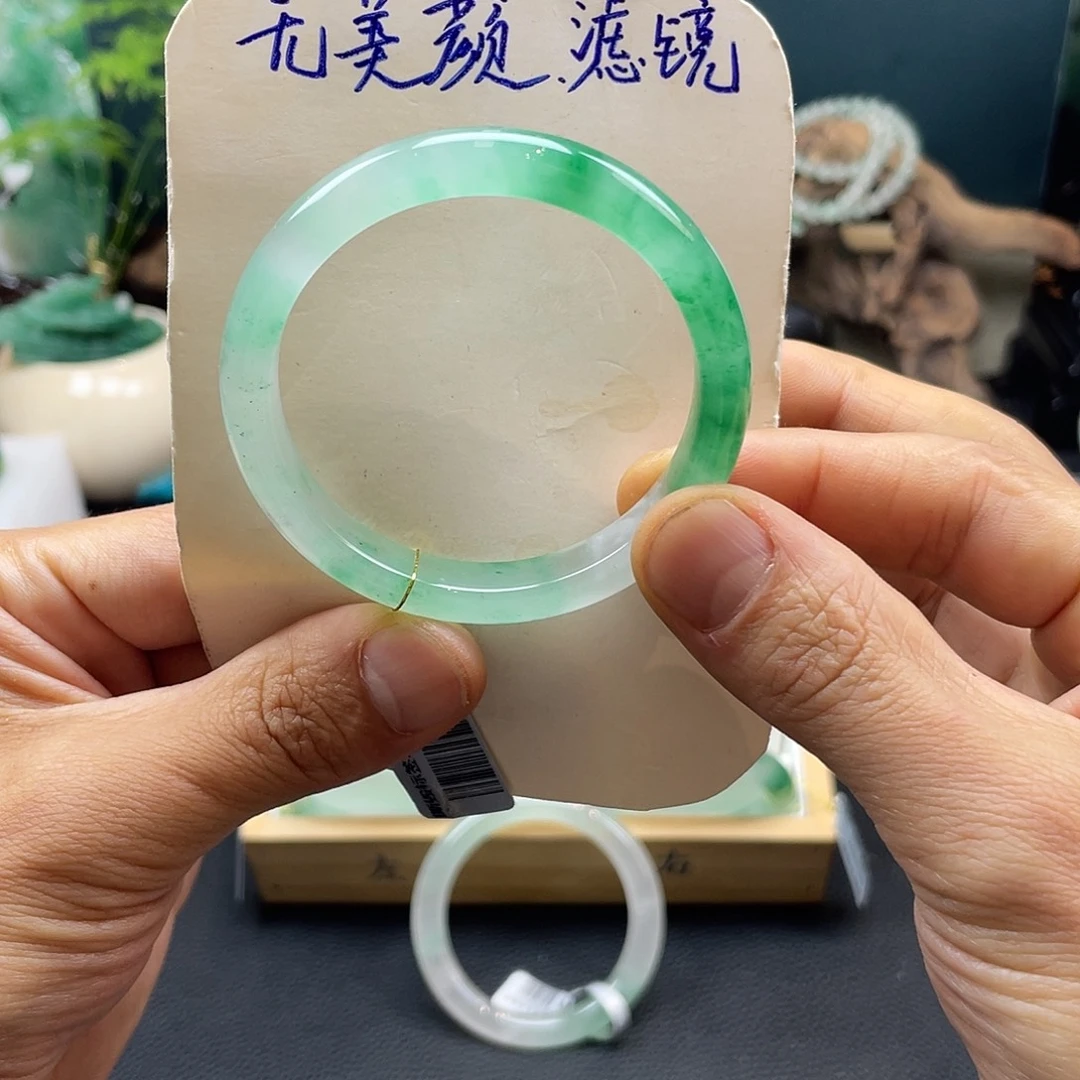 未镶嵌手镯石英质玉