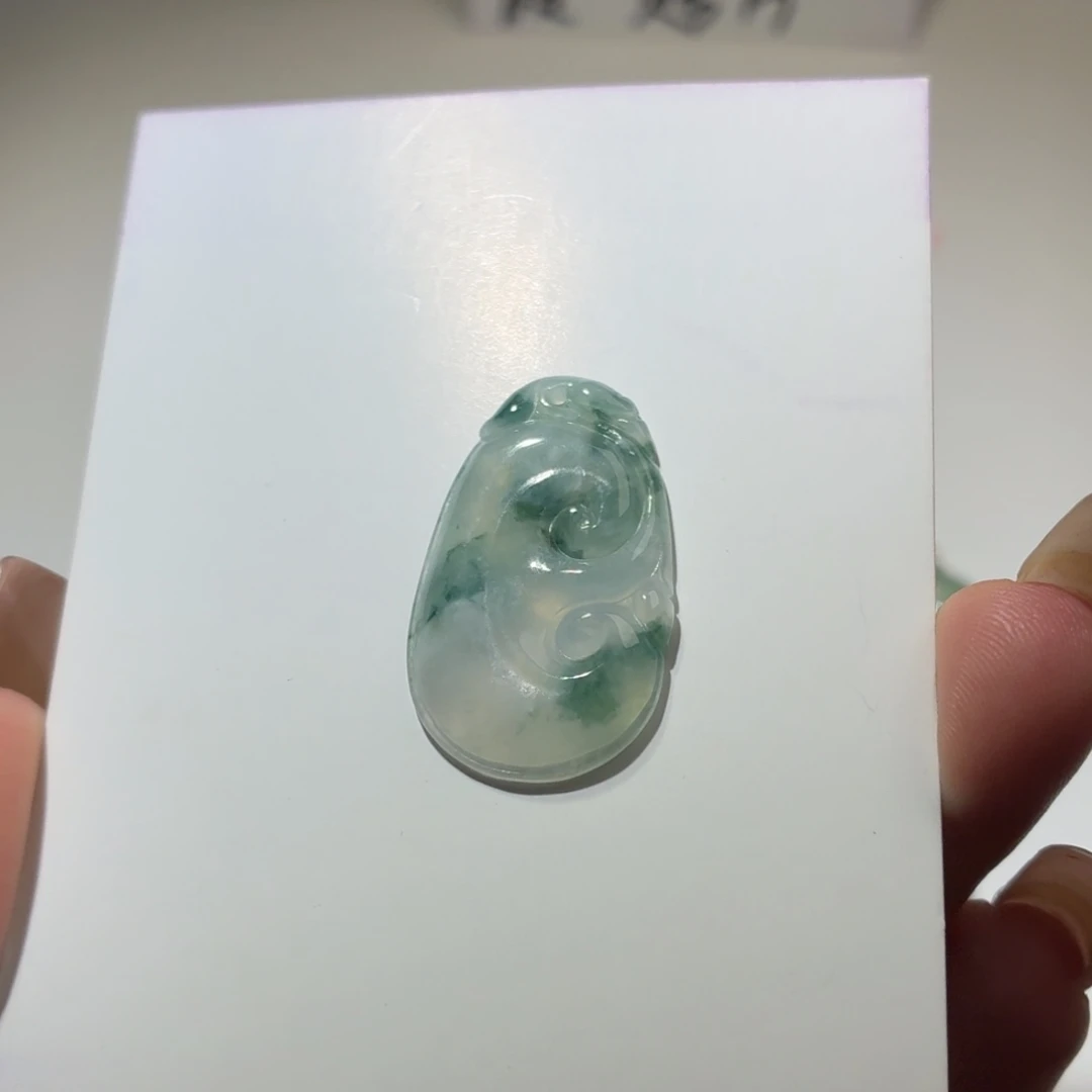 翡翠未镶嵌颈饰如意