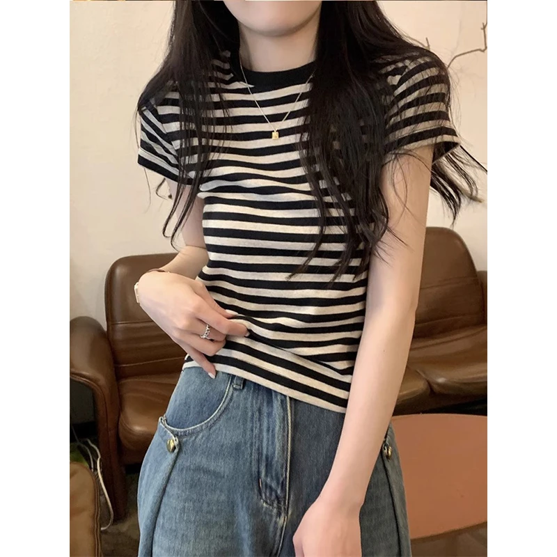 2025夏季新款条纹正肩短袖T恤女复古港风简约半袖体恤上衣