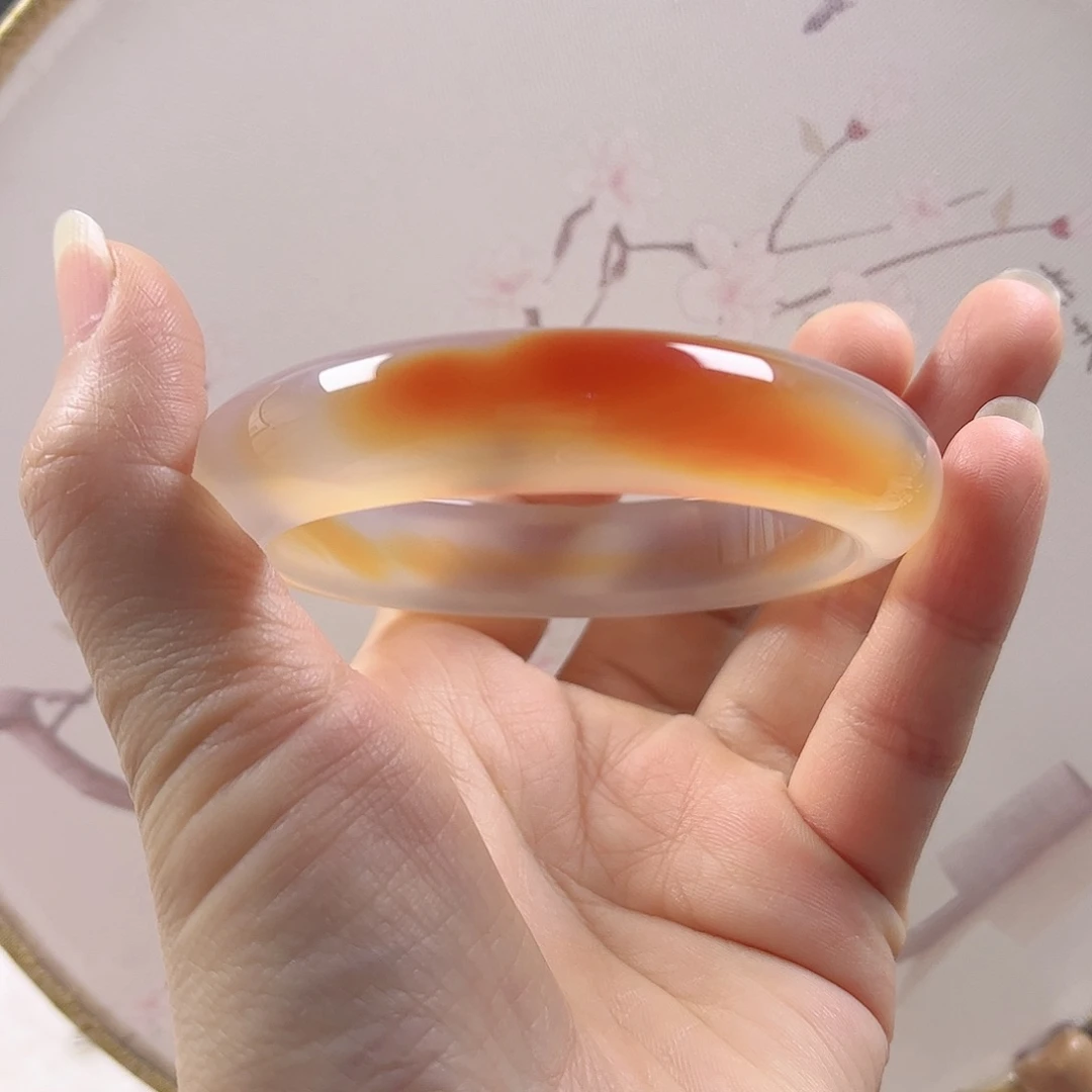 玛瑙/玉髓手镯未镶嵌Y***?