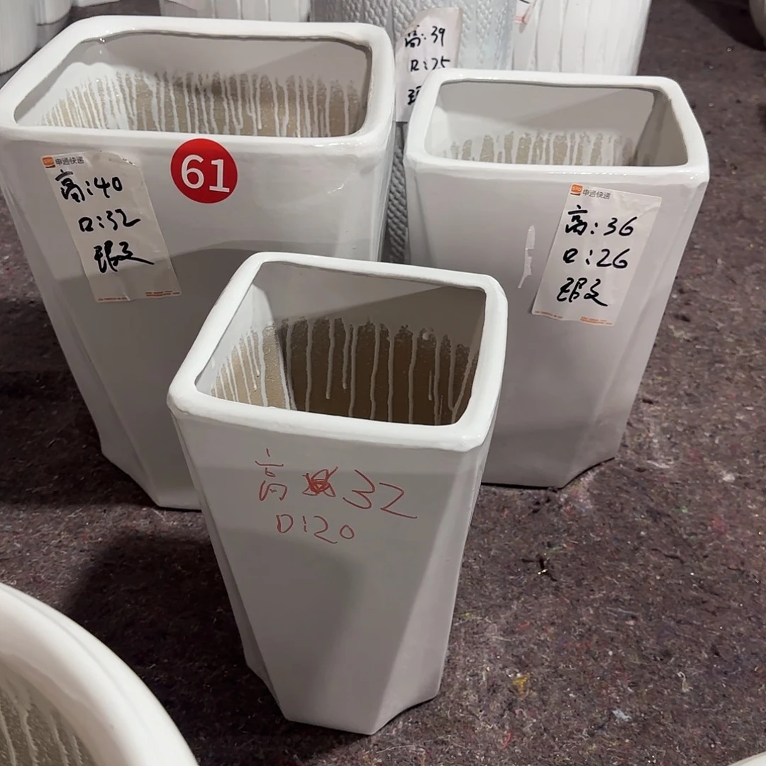 白色四方口一套三微瑕