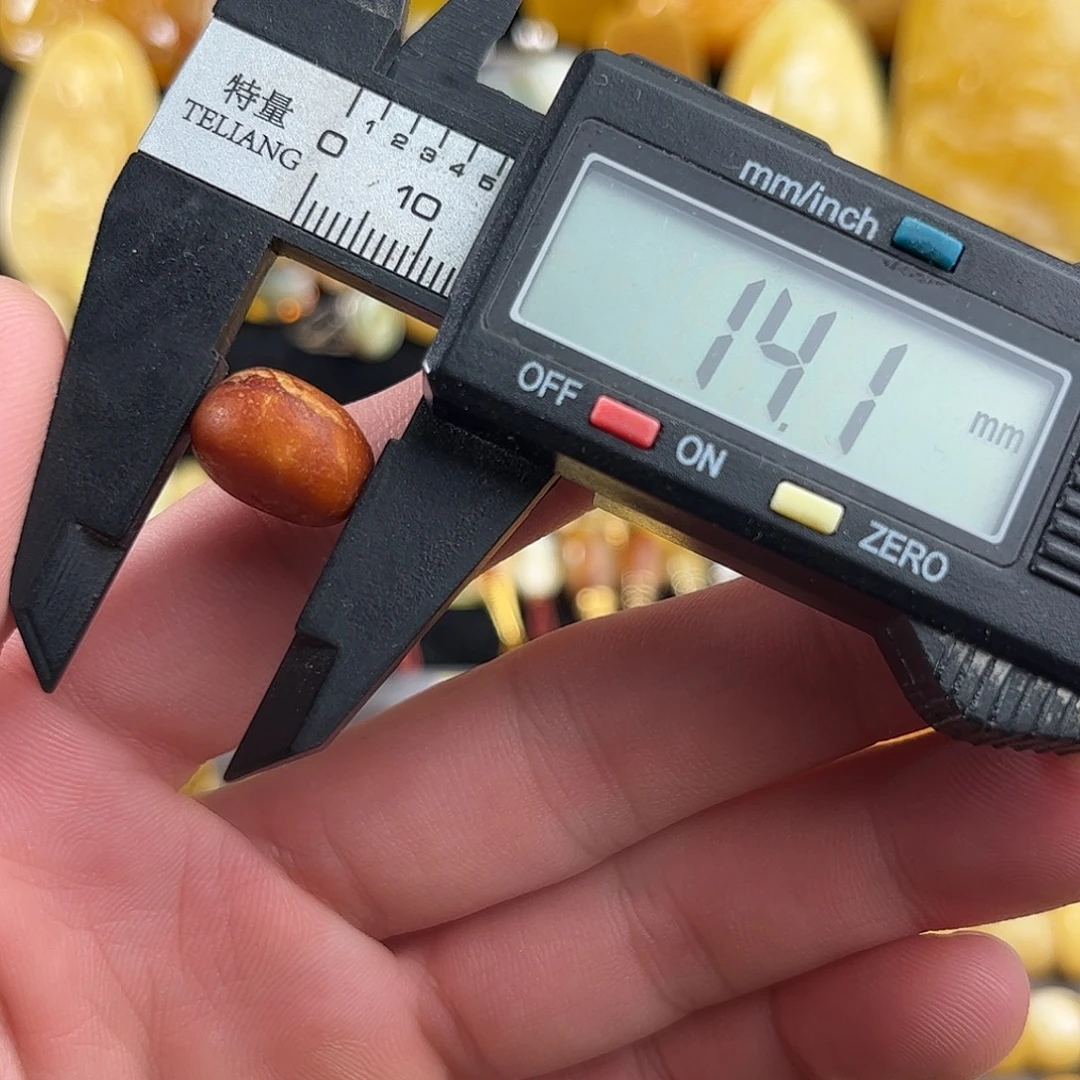 蜜蜡未镶嵌珠宝奇石