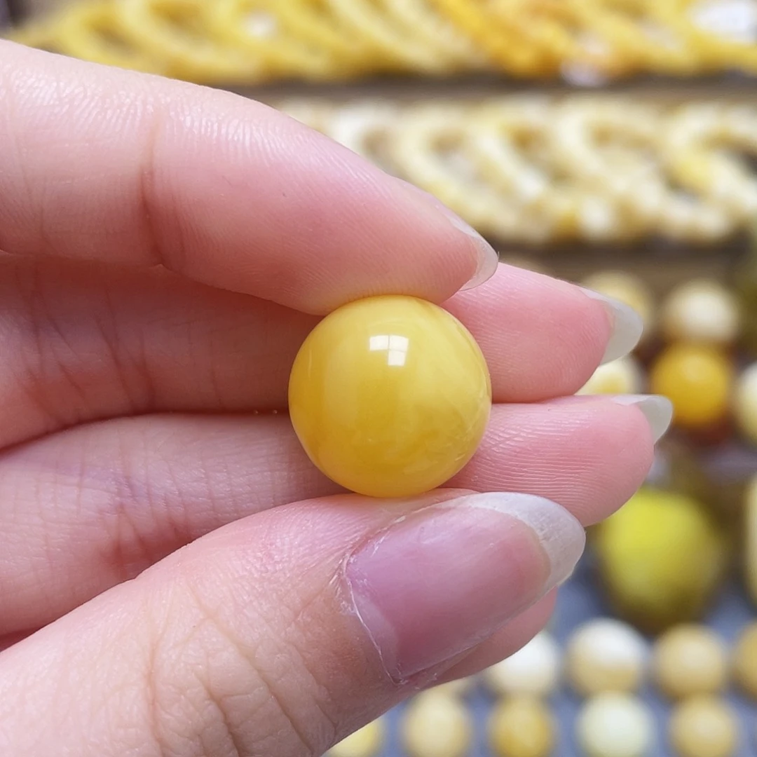 未镶嵌琥珀裸石14.6mm圆珠瑕疵