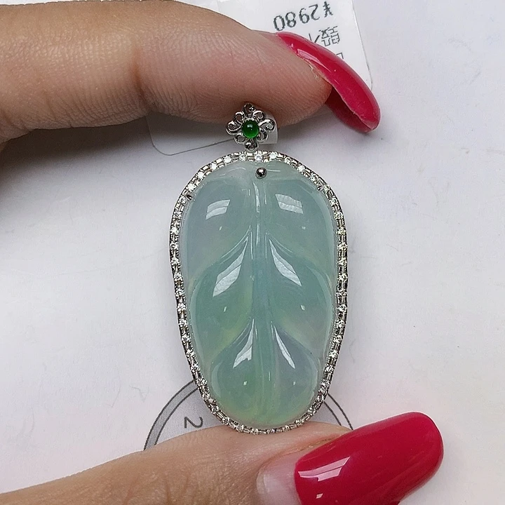 颈饰18K金镶嵌翡翠天然翡翠