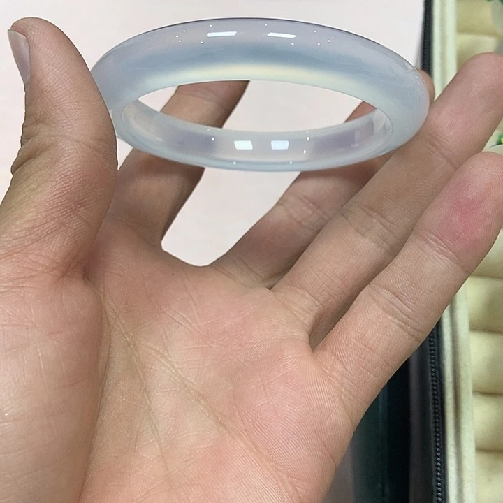 玛瑙/玉髓手镯未镶嵌.****251