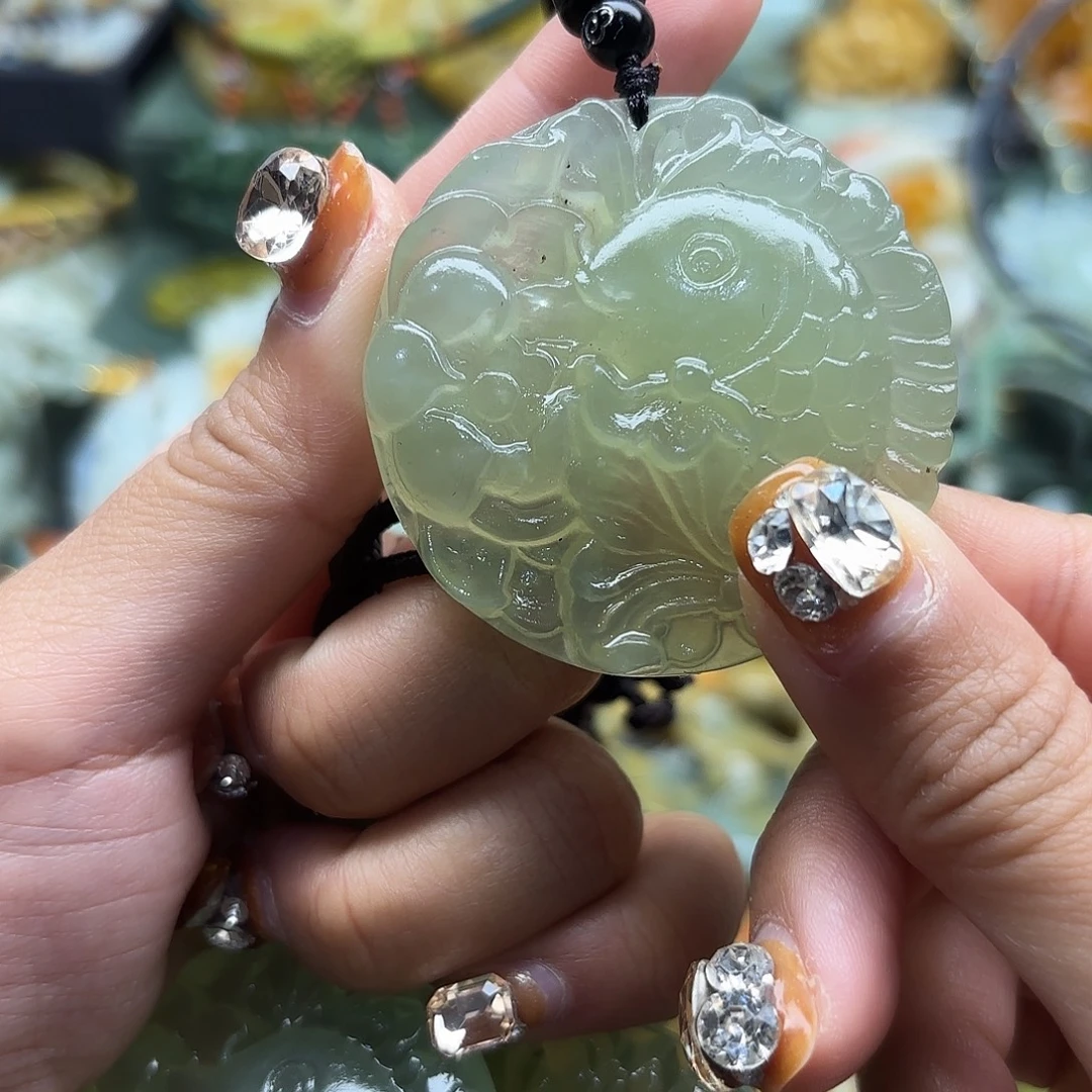 蛇纹石玉未镶嵌吊坠