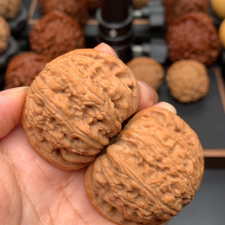 阿***全文玩核桃把件44球白