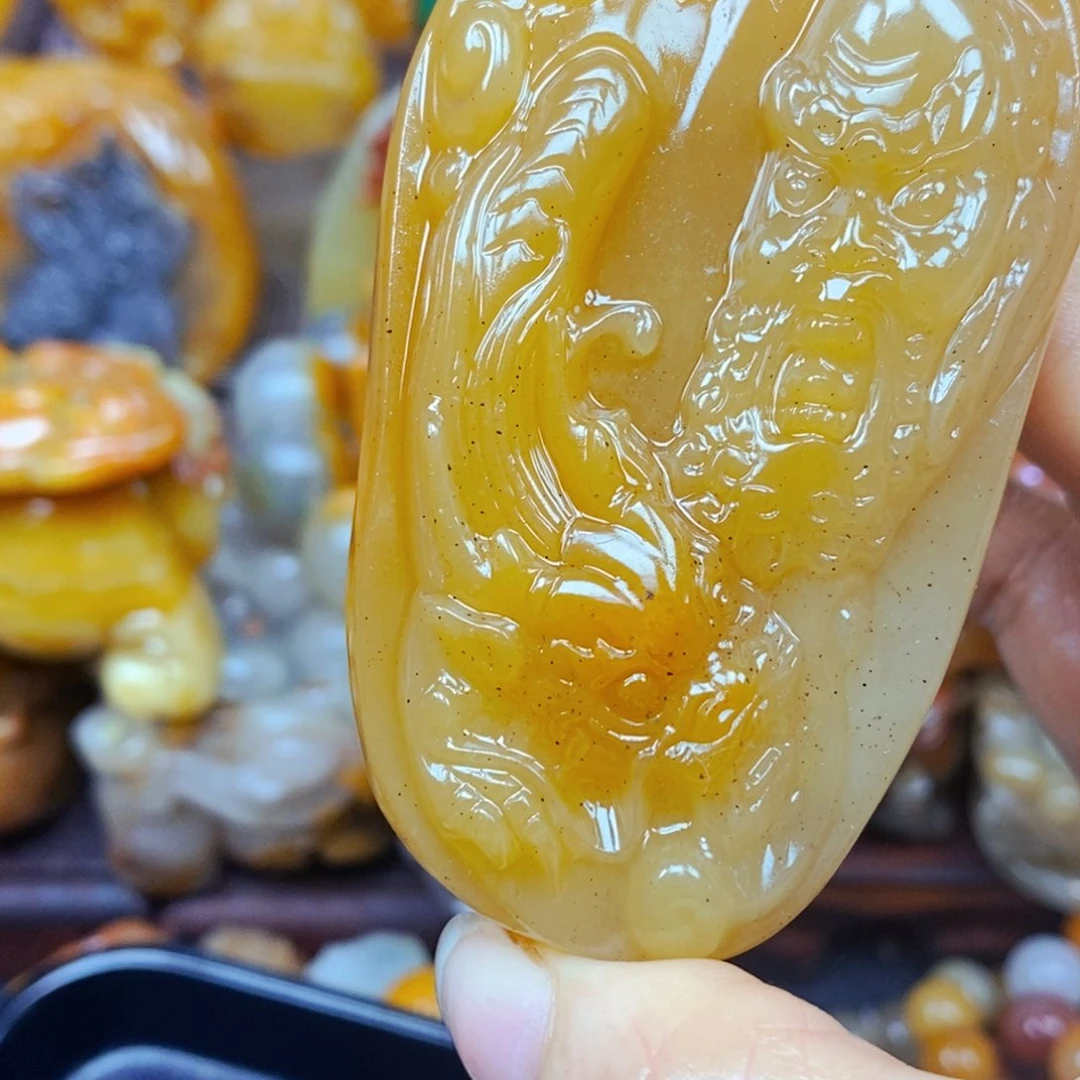 未镶嵌石英质玉（黄龙玉）颈饰