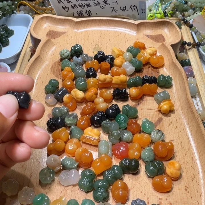和田玉未镶嵌珠宝半成品