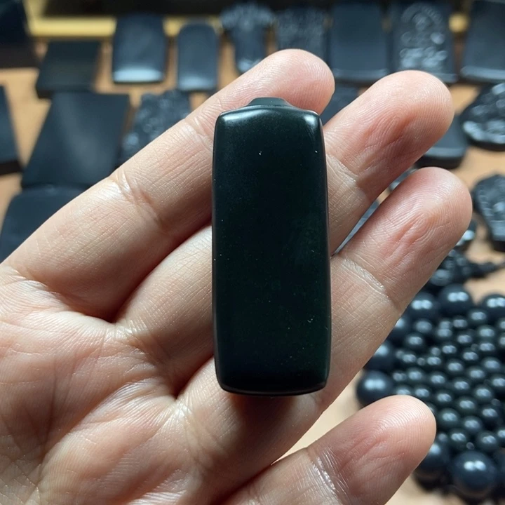 强***强和田玉（青玉）未镶嵌颈饰