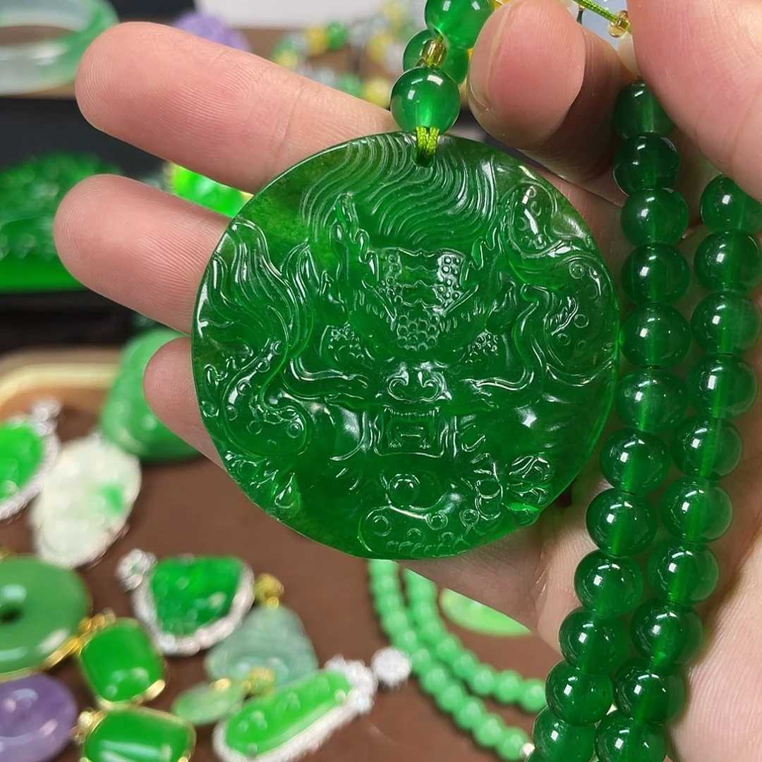 鹏***哥颈饰未镶嵌翡翠吊坠