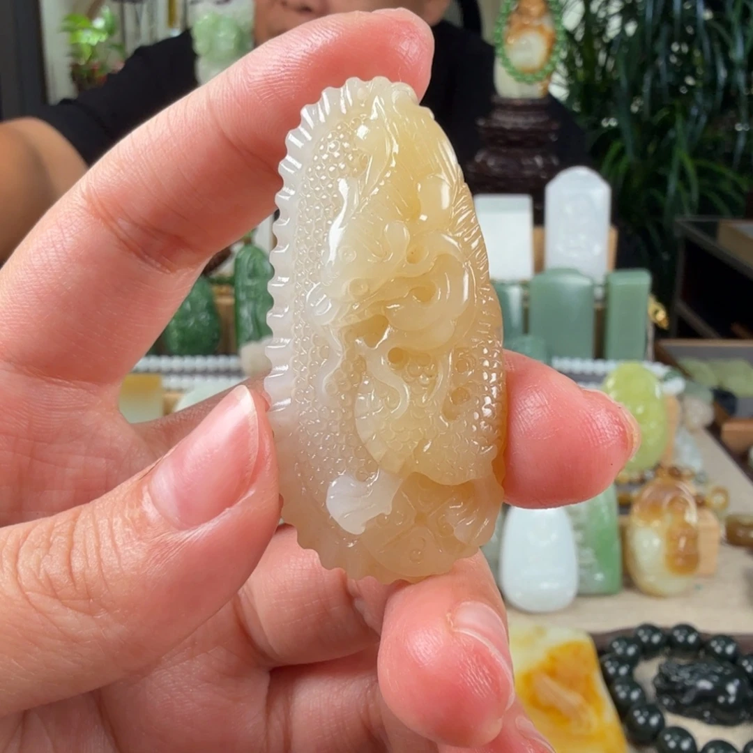 八***哥和田玉未镶嵌颈饰