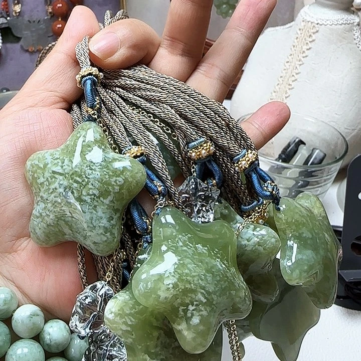 蛇纹石玉未镶嵌颈饰