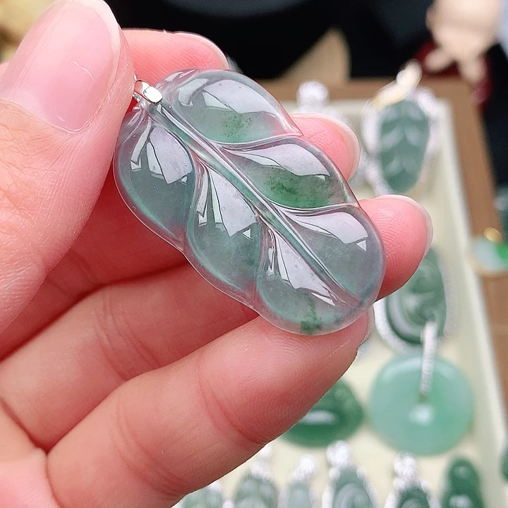 颈饰未镶嵌翡翠吊坠