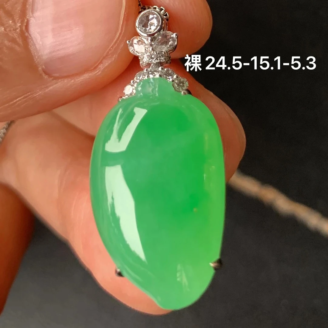 高冰满绿福瓜天然翡翠吊坠 镶嵌精致