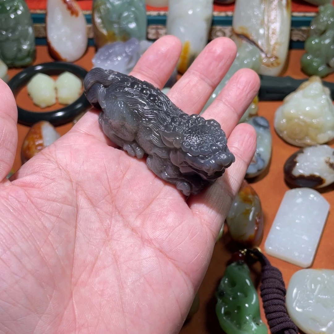 和田玉未镶嵌把件