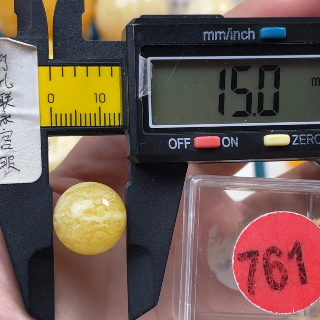 蜜蜡未镶嵌珠宝奇石
